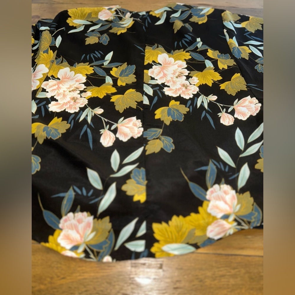 Aakaa Black Greens and Blush Pinks Floral Tie-Front Kimono style Silky Top - Picture 8 of 12